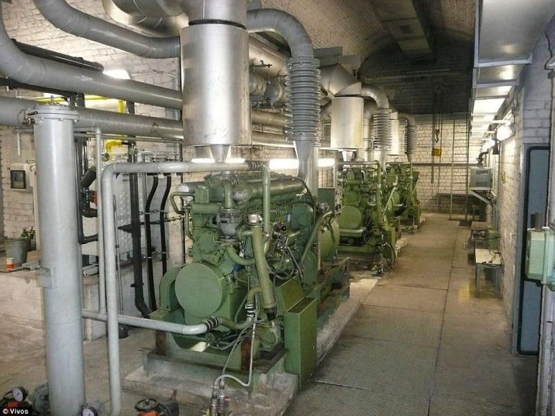 地堡中有無(wú)數(shù)個(gè)洞室，每個(gè)都會(huì)有自己的安全系統(tǒng)，還有無(wú)數(shù)可密封的防爆門(mén)。