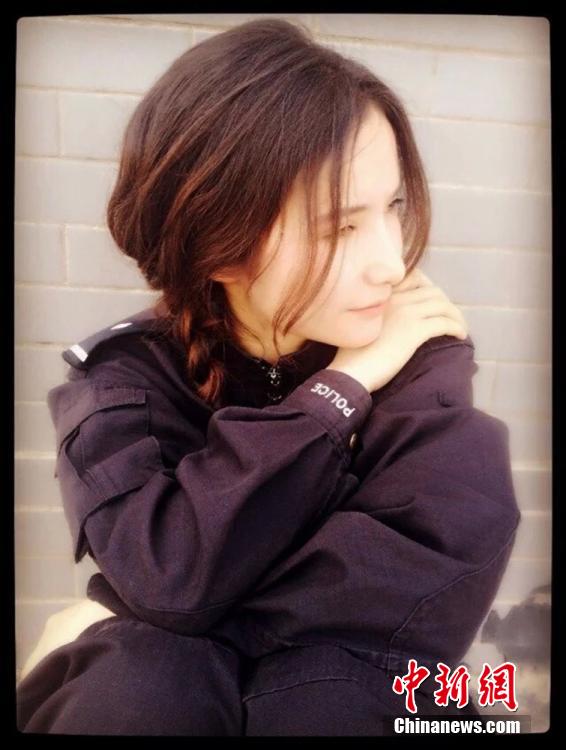 新疆兵團(tuán)女民警生活照走紅網(wǎng)絡(luò) 被譽(yù)“最美警花” 新疆兵團(tuán)女民警生活照走紅網(wǎng)絡(luò) 被譽(yù)“最美警花”