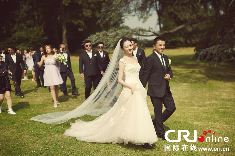 李小冉比利時辦婚禮 朱丹、鐘欣潼、應(yīng)采兒做伴娘