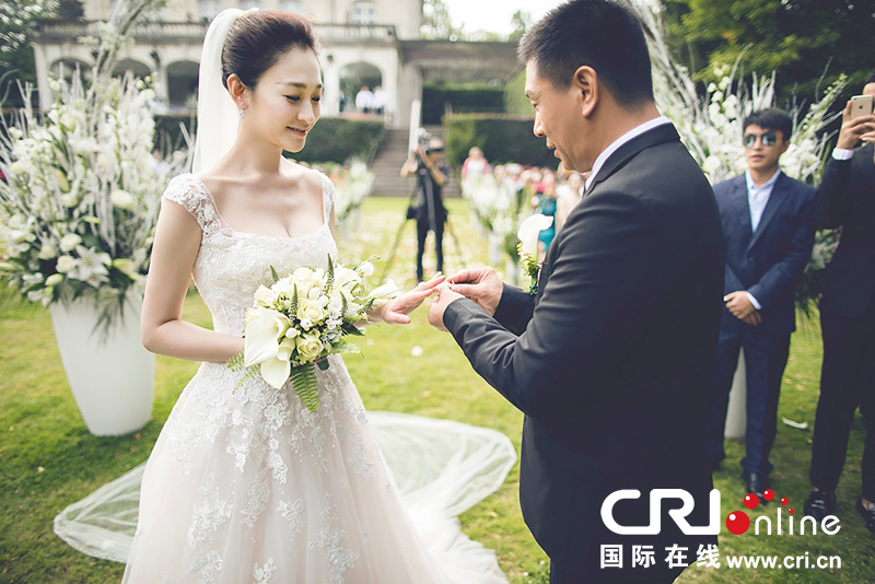 李小冉比利時辦婚禮 朱丹、鐘欣潼、應(yīng)采兒做伴娘