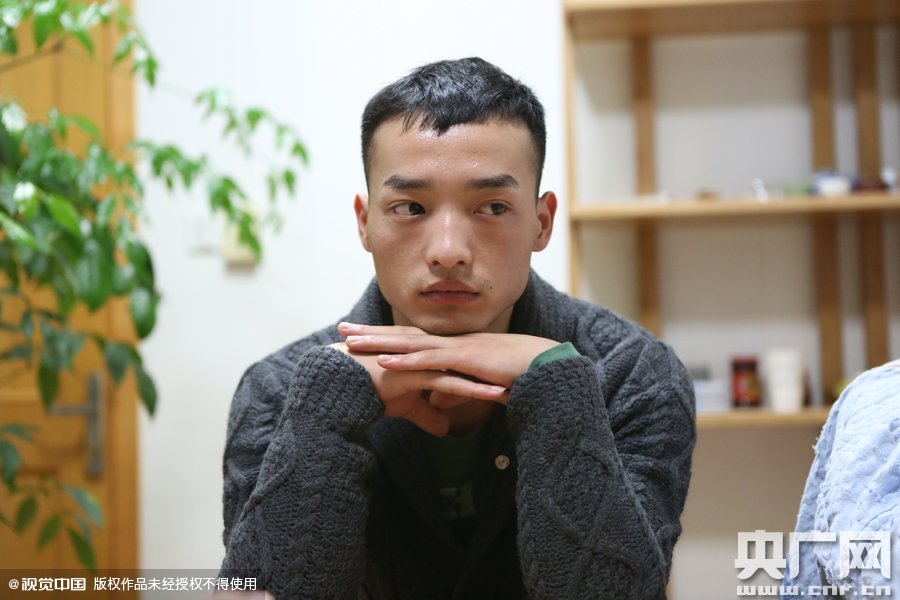 網(wǎng)絡紅人葉良辰現(xiàn)身浙江臺州，接受記者的專訪。