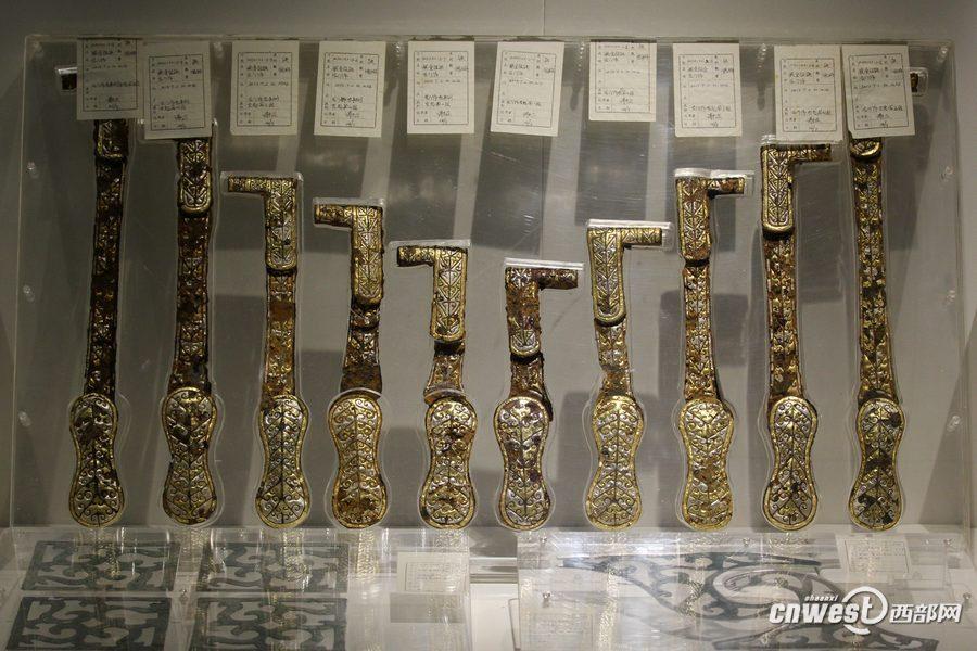 出土的車門飾。