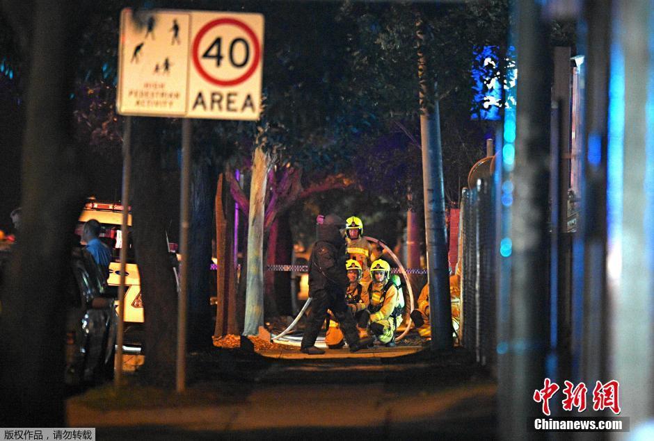 澳洲男子試圖駕車襲擊警察局 車上裝滿煤氣罐 澳洲男子試圖駕車襲擊警察局 車上裝滿煤氣罐