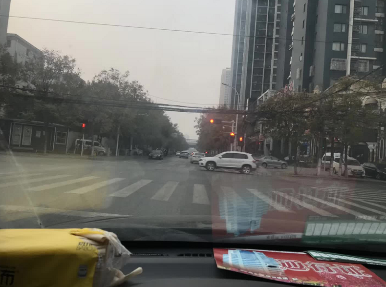 限行第一天！鄭州的早高峰是這個(gè)樣子的