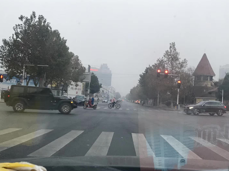 限行第一天！鄭州的早高峰是這個(gè)樣子的