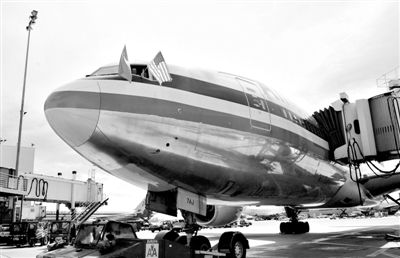 2011年4月5日，美國航空公司為洛杉磯至上海首條直飛航線的開通舉行剪彩儀式。目前，美國航空、美國聯(lián)合航空和達美航空已經(jīng)向中國提交了飛行計劃。