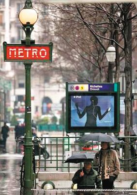 法國設(shè)置“語言警察”，防止民眾在受限制的場合說英語或聽英語內(nèi)容。