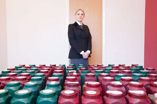 英25萬具骨灰滯留殯儀館，部分存放逾40年無人認領。（網(wǎng)頁截圖）