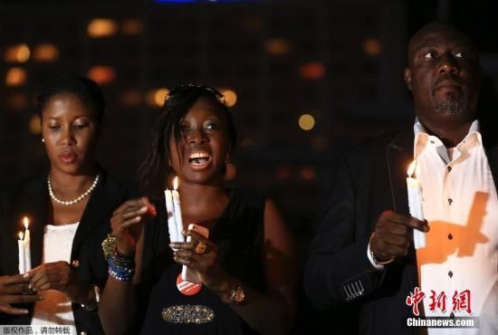 　資料圖：當(dāng)?shù)貢r間2014年8月26日，尼日利亞阿布賈，民眾舉行“帶回我們的女孩”活動為埃博拉病毒感