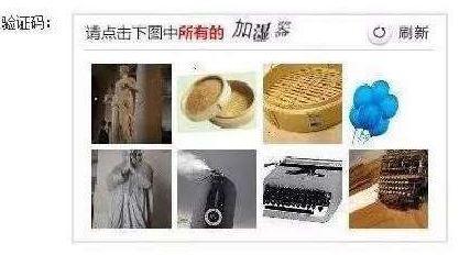 澎湃新聞?dòng)浾邚蔫F路上海站了解到，目前窗口售票采用的系統(tǒng)與12306網(wǎng)購不同，購票者通過身份證件的驗(yàn)證，即可購票。根據(jù)往年經(jīng)驗(yàn)，每年臘月二十三到二十九的火車票最為緊俏，對(duì)應(yīng)的網(wǎng)絡(luò)購票日期為12月4日至10日，春運(yùn)火車票搶票也進(jìn)入最白熱化的狀態(tài)。對(duì)此，鐵路部門提醒，如果沒能在第一時(shí)間買到票，旅客不妨在起售時(shí)間30分鐘后、開車前15天和開車前1天三個(gè)時(shí)間點(diǎn)“撿漏”，可能會(huì)有意外的收獲。