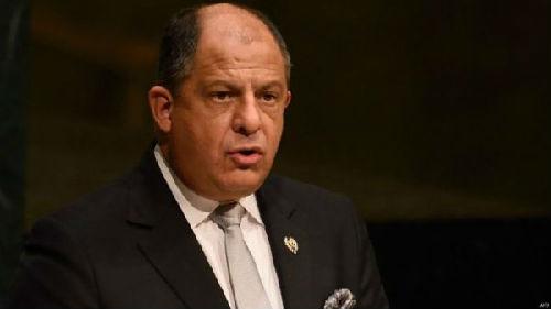 哥斯達(dá)黎加總統(tǒng)路易斯·索利斯表示，政府亟需資金因應(yīng)財政赤字，但中國提供10億美元貸款的時機(jī)仍未成熟。（圖片來源：英國廣播公司網(wǎng)站）