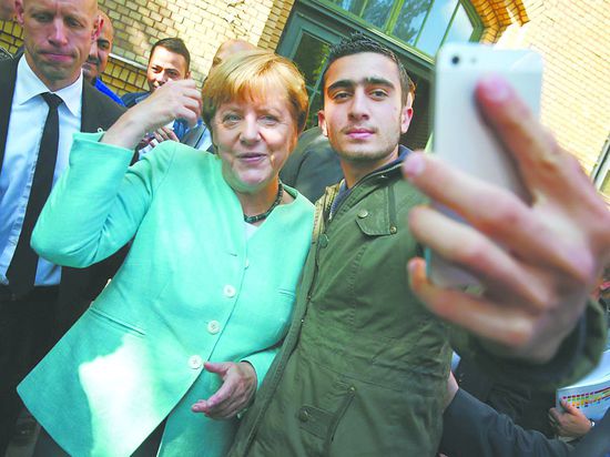 德辟謠“默克爾與恐襲犯自拍” 敘利亞小伙意外“躺槍” 德辟謠“默克爾與恐襲犯自拍” 敘利亞小伙意外“躺槍”