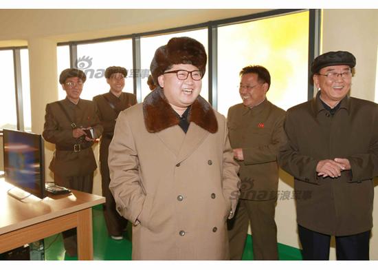 金正恩現(xiàn)場(chǎng)指導(dǎo)工作。