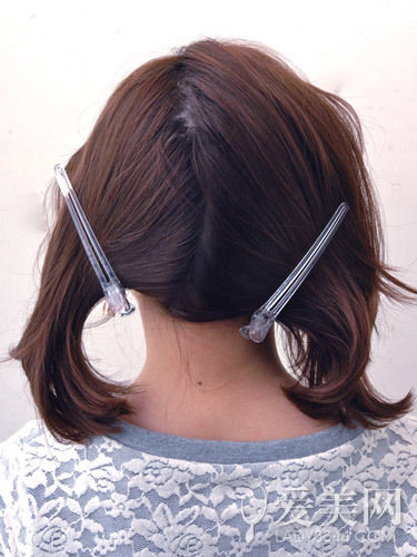 慵懶感小辮子盤發(fā) 簡(jiǎn)單隨意顯俏皮