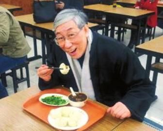 吳頌今到慶豐包子鋪找靈感。