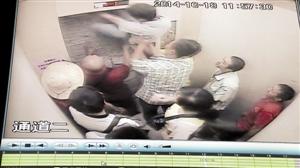 挖出的墻洞能讓一個(gè)身材嬌小的男子鉆出。