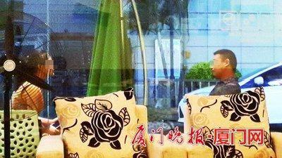 謝某約本報(bào)女記者在廈大附近一家咖啡廳見面，侃侃而談