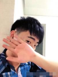 事發(fā)前，小曾發(fā)出一張剛剛剪完短發(fā)的照片。