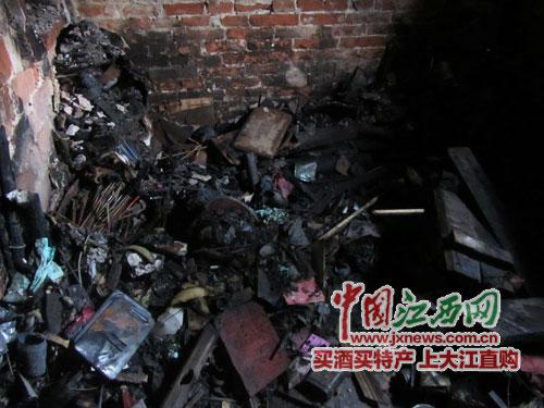 南昌一村支書(shū)失火房中抱出液化氣罐 救獨(dú)居老太 南昌一村支書(shū)失火房中抱出液化氣罐 救獨(dú)居老太