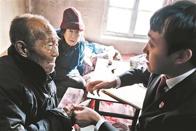 法官送去贍養(yǎng)費(fèi)。