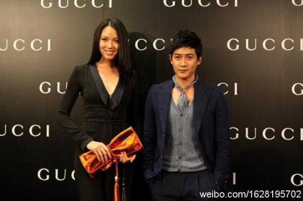 最右竟然是何韻詩，信號(hào)滿格……