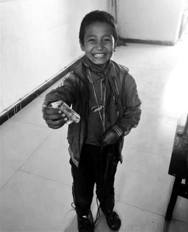 男孩為買足球4個(gè)月攢39元 眾人被感動(dòng)捐款捐物 男孩為買足球4個(gè)月攢39元 眾人被感動(dòng)捐款捐物