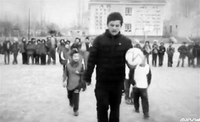 男孩為買足球4個(gè)月攢39元 眾人被感動(dòng)捐款捐物 男孩為買足球4個(gè)月攢39元 眾人被感動(dòng)捐款捐物