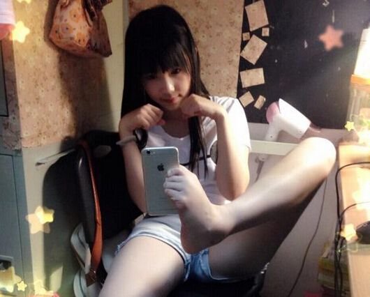 妹子們每周花至少五小時自拍，到底是為啥？