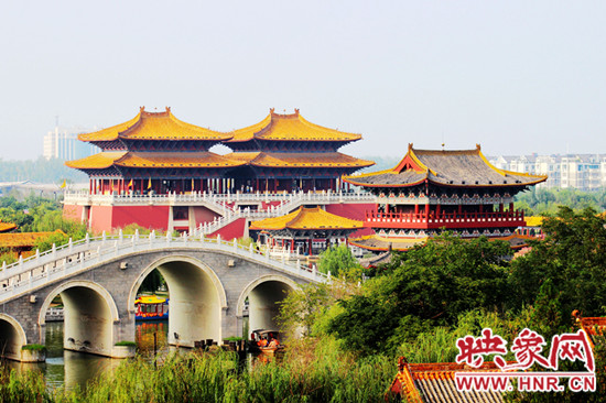 美不勝收 爬山、游園、賞奇觀（組圖）