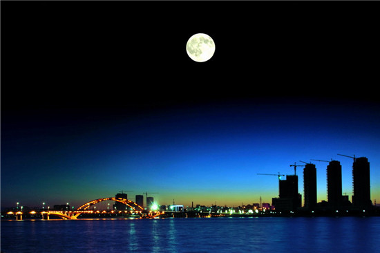 賞月之旅，讓愛像滿月一樣皎潔（資料圖）