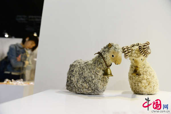 國內(nèi)首個失戀展亮相上海 女孩因失戀剪掉頭發(fā)