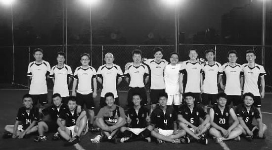 昨晚，東道主東方今報隊迎來了第二個比賽對手——財大數(shù)學隊