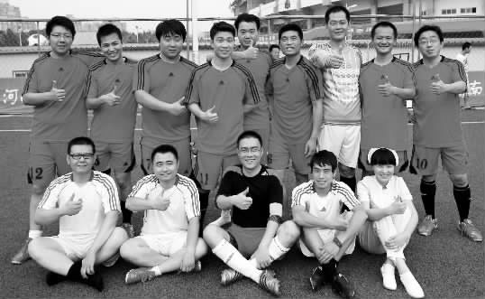 在首場(chǎng)比賽失利的情況下，“天使”們后來(lái)居上，昂首晉級(jí)