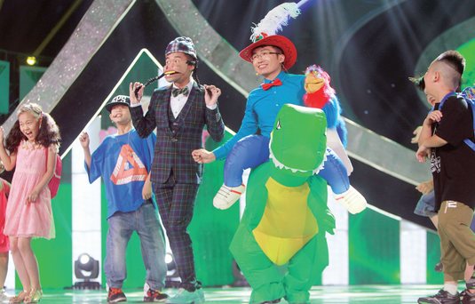 “腹語怪杰”的表演帶動(dòng)現(xiàn)場(chǎng)歡樂氣氛