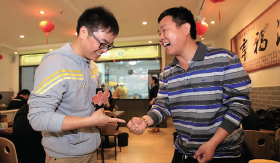 玩石頭剪刀布，于洋“秒殺”小飛