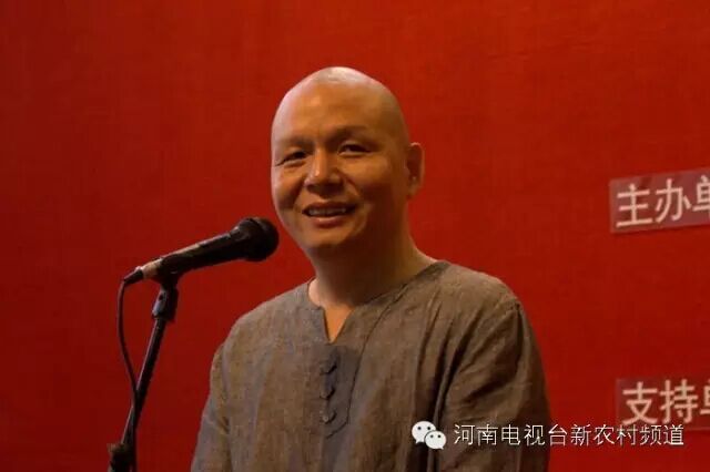 書畫家協(xié)會(huì)副主席，中國(guó)書畫家協(xié)會(huì)會(huì)員，河南省青年書法家，蘆荻