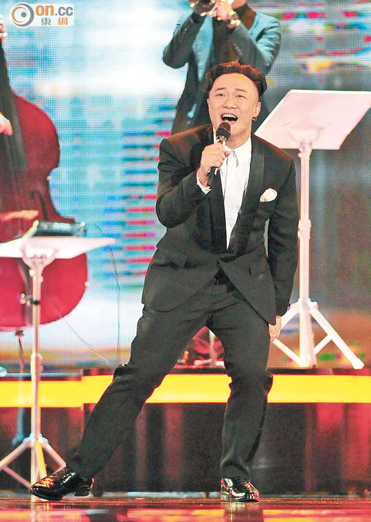 陳奕迅不負(fù)眾望，終于榮登金曲歌王寶座。