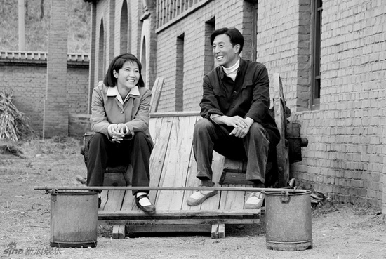 焦裕祿的妻子從縣委伙房借了小半桶水，焦裕祿說(shuō)，這水是炊事員走四五里路擔(dān)來(lái)的，你這算剝削 《電視劇》焦