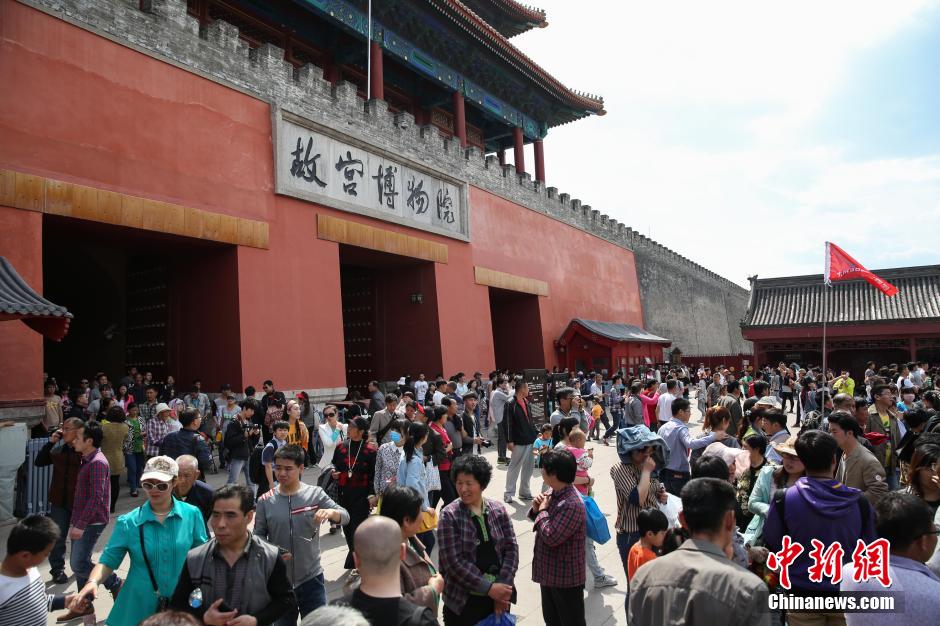 五一小長假各地景點(diǎn)火爆