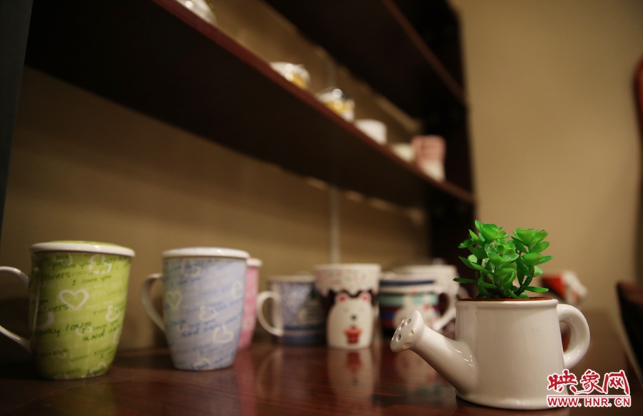 書店內(nèi)促銷用的杯子。