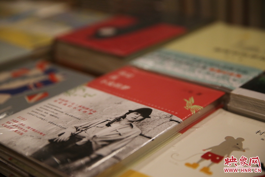 書店內(nèi)的書。